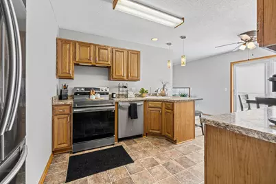 6775 Gretchen Lane N, Oakdale, MN 55128 - Photo 16