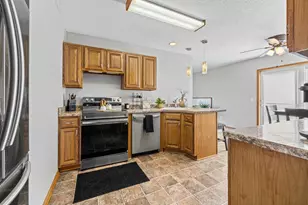 6775 Gretchen Ln N, Oakdale, MN 55128 - Photo 16