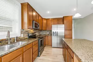 3947 Valencia Ln, Chaska, MN 55318 - Photo 10