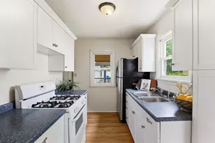 1873 Hawthorne Ave E, Saint Paul, MN 55119 - Photo 10
