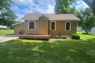 822 2nd St NW, Pipestone, MN 56164 - Photo 2