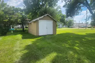 822 2nd St NW, Pipestone, MN 56164 - Photo 4