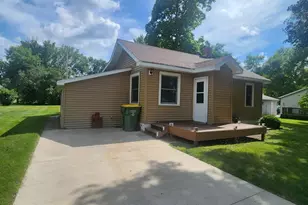 822 2nd St NW, Pipestone, MN 56164 - Photo 1