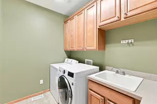 7143 Arthur Dr, Woodbury, MN 55125 - Photo 10