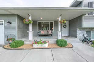 7685 Upper 45th St N, Oakdale, MN 55128 - Photo 2