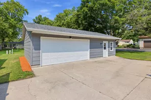 612 Lynn Rd SW, Hutchinson, MN 55350 - Photo 4