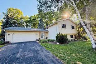 10581 Lake Fall Dr, Eden Prairie, MN 55347 - Photo 34