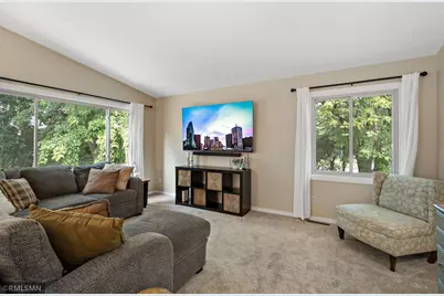 10581 Lake Fall Drive, Eden Prairie, MN 55347 - Photo 12