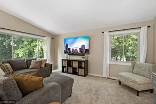 10581 Lake Fall Dr, Eden Prairie, MN 55347 - Photo 12