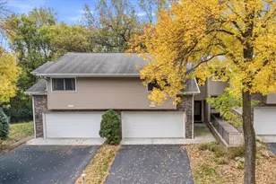 18321 Creeks Bend Dr, Minnetonka, MN 55345 - Photo 2