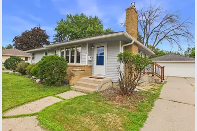 6306 Lee Avenue N, Brooklyn Center, MN 55429 - Photo 2