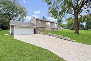 1416 Ridgeview Dr, Montevideo, MN 56265 - Photo 1