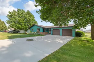 400 Beverly St, Wanamingo, MN 55983 - Photo 1