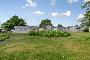 400 Beverly St, Wanamingo, MN 55983 - Photo 34