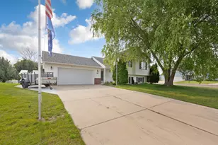 630 Morning Dr, Owatonna, MN 55060 - Photo 2