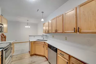 966 Princeton Ave, Shakopee, MN 55379 - Photo 14