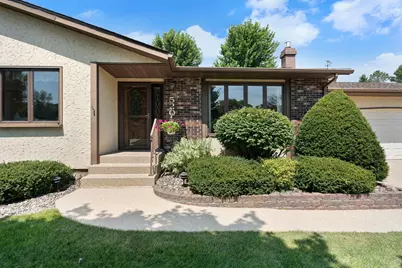 520 Young Drive, Owatonna, MN 55060 - Photo 4