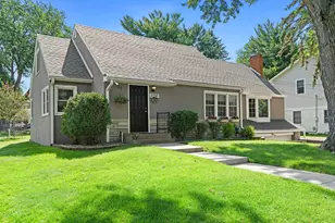 2750 Oxford St N, Roseville, MN 55113 - Photo 2
