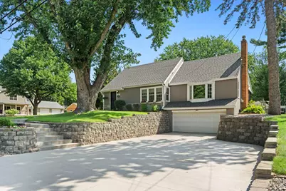 2750 Oxford Street N, Roseville, MN 55113 - Photo 4