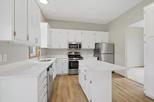 3304 W Park Dr, Burnsville, MN 55306 - Photo 4