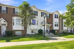 560 Huset Parkway NE, Columbia Heights, MN 55421 - Photo 2