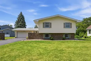 4636 Heritage Hills Dr, Bloomington, MN 55437 - Photo 2