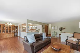 4636 Heritage Hills Dr, Bloomington, MN 55437 - Photo 10
