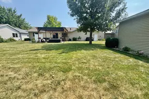 702 S Saratoga St, Marshall, MN 56258 - Photo 6