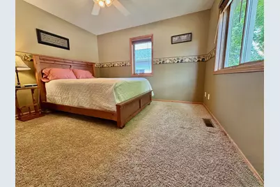 702 S Saratoga Street, Marshall, MN 56258 - Photo 16