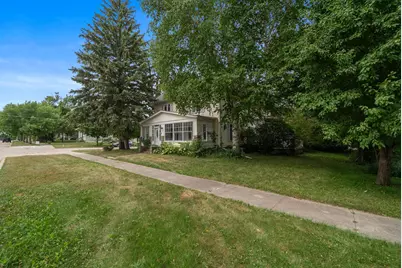 224 2nd Avenue SE, Pipestone, MN 56164 - Photo 2