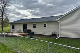 2200 Eunice Dr, Albert Lea, MN 56007 - Photo 4