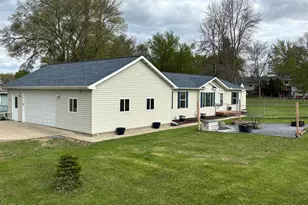 2200 Eunice Dr, Albert Lea, MN 56007 - Photo 2