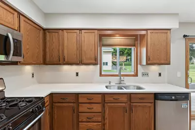 1520 Independence Avenue, Chaska, MN 55318 - Photo 8