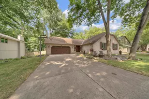6864 Jeremy Ct, Eden Prairie, MN 55346 - Photo 30