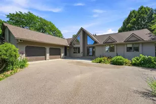 386 Bear Ave S, Vadnais Heights, MN 55127 - Photo 1