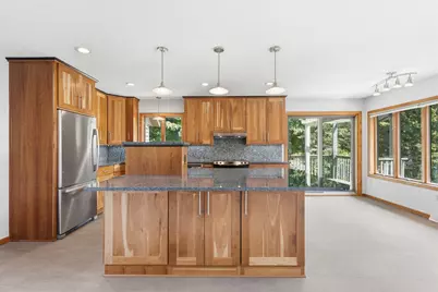 386 Bear Avenue S, Vadnais Heights, MN 55127 - Photo 10