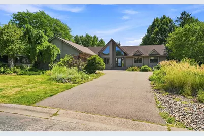 386 Bear Avenue S, Vadnais Heights, MN 55127 - Photo 2
