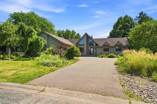 386 Bear Ave S, Vadnais Heights, MN 55127 - Photo 2