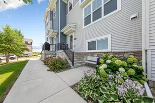 860 Roselyn Dr, Victoria, MN 55386 - Photo 2