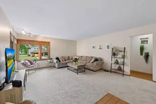 1643 Millwood Ave, Roseville, MN 55113 - Photo 6