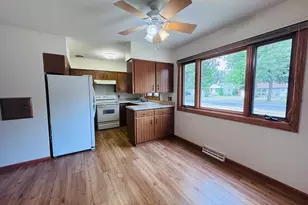 508 Kneale Ave S, Thief River Falls, MN 56701 - Photo 10