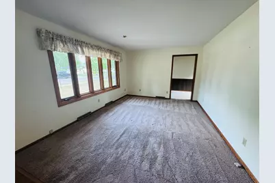 508 Kneale Avenue S, Thief River Falls, MN 56701 - Photo 6