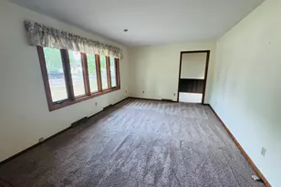508 Kneale Ave S, Thief River Falls, MN 56701 - Photo 6