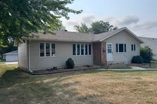 508 Kneale Ave S, Thief River Falls, MN 56701 - Photo 2