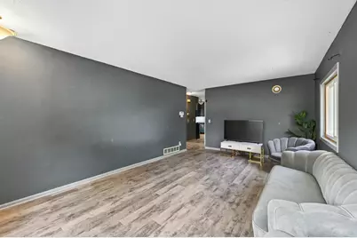 995 Rose Avenue E, Saint Paul, MN 55106 - Photo 8