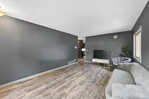 995 Rose Ave E, Saint Paul, MN 55106 - Photo 8