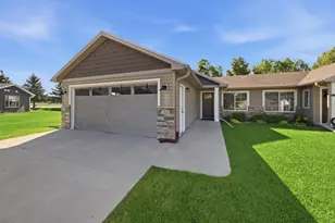 148 Highland Circle, Zumbrota, MN 55992 - Photo 2