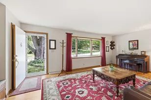 5356 Holiday Rd, Minnetonka, MN 55345 - Photo 4