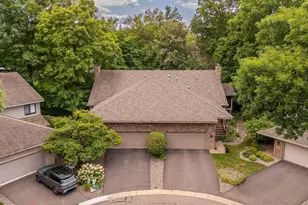 1106 Hollybrook Ln, Wayzata, MN 55391 - Photo 1
