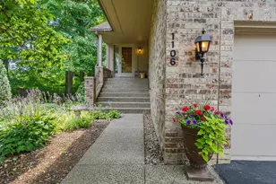 1106 Hollybrook Ln, Wayzata, MN 55391 - Photo 2